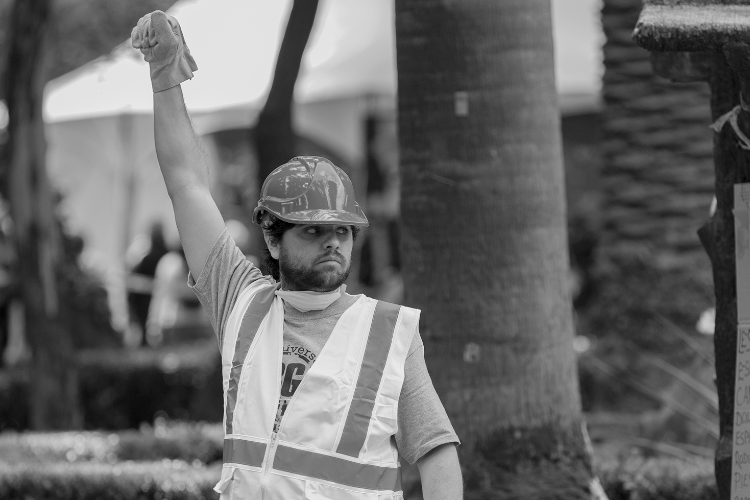 Earthquake, people's faces - Mexico